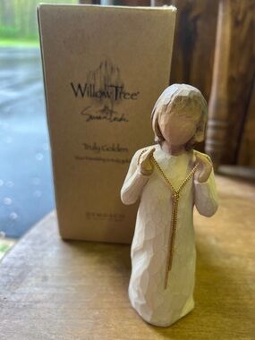 Willow Tree Figurine in Cream with Gold Necklace NWT